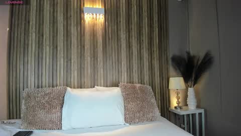 V A N N E S A   online show from 24, 11, 2025