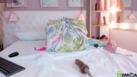 vannia smith  online show from 28, 2, 2025