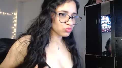 Snapshot of vanyxxxx chatting on 28, 11, 2025 vanyxxxx online show from 28, 11, 2025