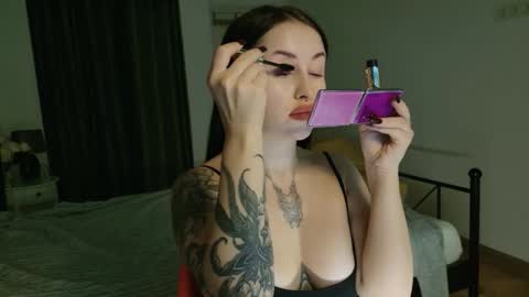 Snapshot of vaolietkat chatting on 11, 11, 2025 vaolietkat online show from 11, 11, 2025