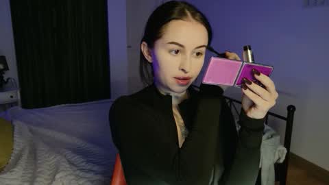 Snapshot of vaolietkat chatting on 4, 12, 2025 vaolietkat online show from 4, 12, 2025