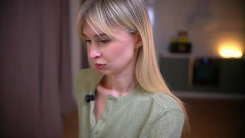 Heeeeey Im Hanna the art of tease  online show from 18, 12, 2025