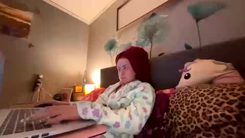 Snapshot of vaua089 chatting on 12, 10, 2025 vaua089 online show from 12, 10, 2025