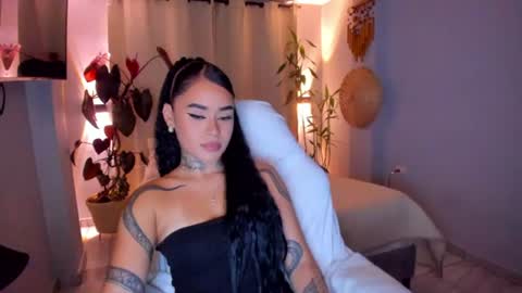Snapshot of vayolett_bass chatting on 25, 6, 2026 Vayolett Bass online show from 25, 6, 2026