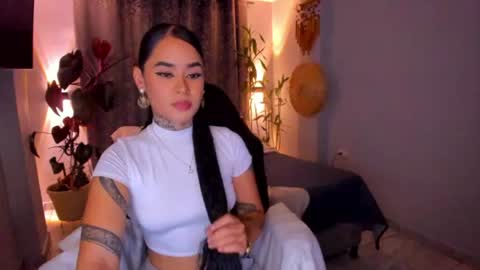 Snapshot of vayolett_bass chatting on 4, 7, 2026 Vayolett Bass online show from 4, 7, 2026
