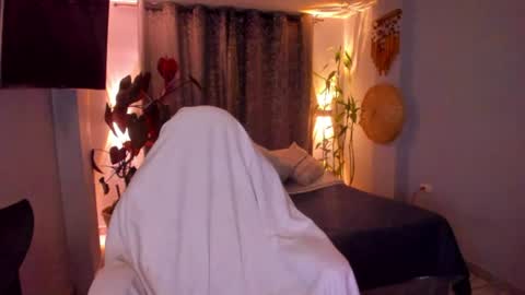Snapshot of vayolett_bass chatting on 6, 7, 2026 Vayolett Bass online show from 6, 7, 2026