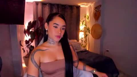 Snapshot of vayolett_bass chatting on 7, 7, 2026 Vayolett Bass online show from 7, 7, 2026