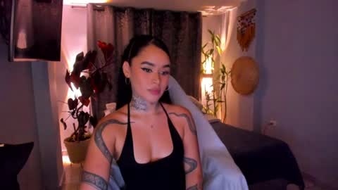 Snapshot of vayolett_bass chatting on 10, 7, 2026 Vayolett Bass online show from 10, 7, 2026