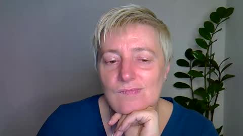 Snapshot of vea_motty chatting on 5, 11, 2025 vea_motty online show from 5, 11, 2025
