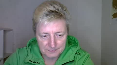 Snapshot of vea_motty chatting on 19, 11, 2025 vea_motty online show from 19, 11, 2025