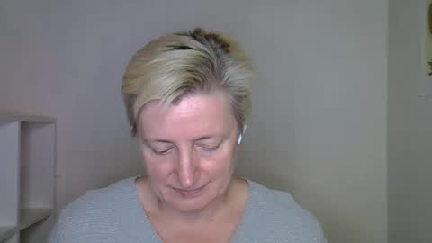 Snapshot of vea_motty chatting on 24, 11, 2025 vea_motty online show from 24, 11, 2025