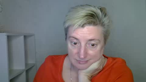 Snapshot of vea_motty chatting on 25, 11, 2025 vea_motty online show from 25, 11, 2025