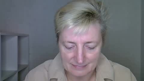 Snapshot of vea_motty chatting on 4, 12, 2025 vea_motty online show from 4, 12, 2025