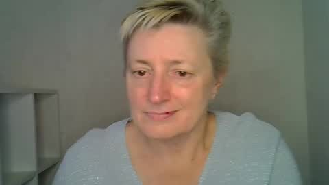 Snapshot of vea_motty chatting on 15, 12, 2025 vea_motty online show from 15, 12, 2025