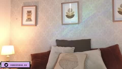 Vee Simons online show from 22, 12, 2025