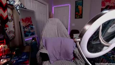 Snapshot of veeweatherbee chatting on 7, 11, 2025 Violet Weatherbee online show from 7, 11, 2025