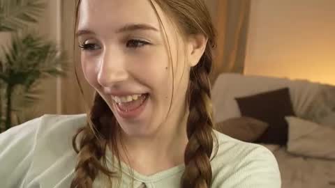 Snapshot of vegas_v chatting on 8, 11, 2025 Maria online show from 8, 11, 2025