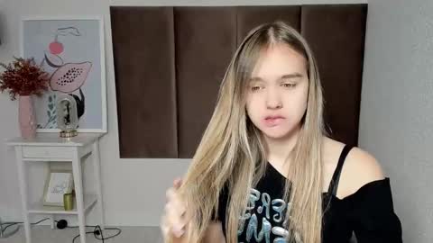 Snapshot of vel1ka chatting on 18, 10, 2025 Barbara online show from 18, 10, 2025