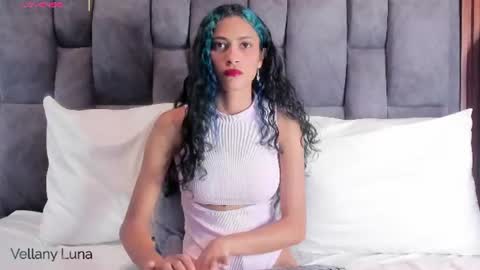 vellanyluna online show from 3, 8, 2026