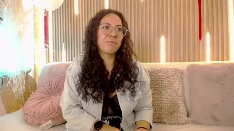 Emma Curly online show from 25, 5, 2026