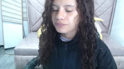 velvet_moon_v online show from 18, 9, 2025