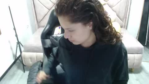 velvet_moon_v online show from 12, 11, 2025