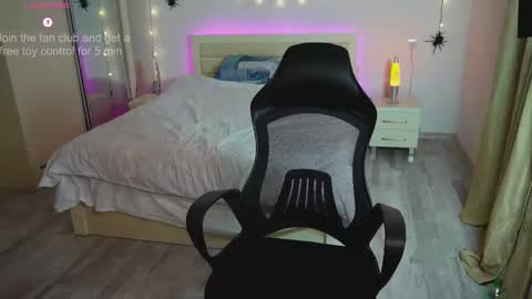 Mila online show from 21, 10, 2025