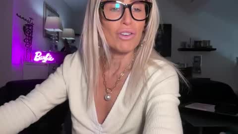 VelvetBarbie online show from 25, 2, 2026