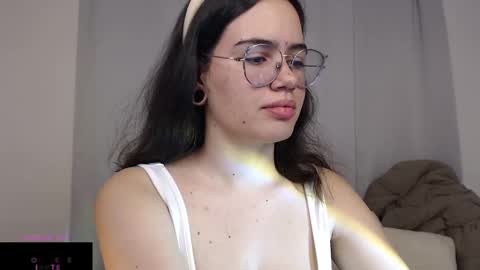 Snapshot of velvetcrystal chatting on 12, 3, 2025 Crystal PVT OPEN online show from 12, 3, 2025