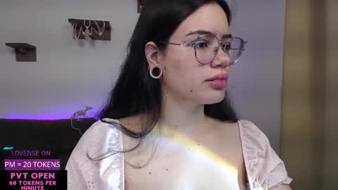 Snapshot of velvetcrystal chatting on 2, 10, 2025 Crystal PVT OPEN online show from 2, 10, 2025