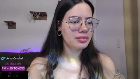 Snapshot of velvetcrystal chatting on 5, 10, 2025 Crystal PVT OPEN online show from 5, 10, 2025