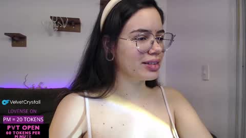 Snapshot of velvetcrystal chatting on 8, 10, 2025 Crystal PVT OPEN online show from 8, 10, 2025