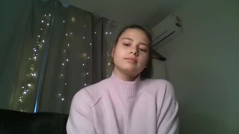 velveted_ivy online show from 19, 11, 2025