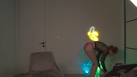 VelvetTGirl online show from 9, 4, 2026