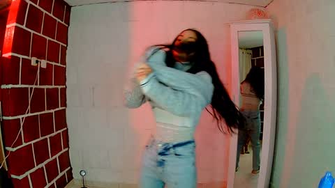 Snapshot of venus_megan chatting on 27, 12, 2024 emily independent account MY conextion 1100 GTM to 17hr GTM online show from 27, 12, 2024