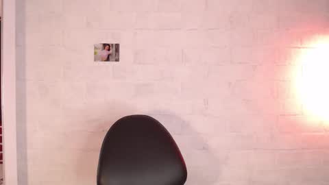 Snapshot of venus_megan chatting on 8, 3, 2025 emily independent account MY conextion 1100 GTM to 17hr GTM online show from 8, 3, 2025