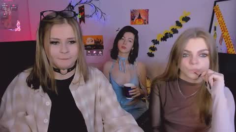 Snapshot of veronica_bubble chatting on 31, 10, 2025 Ronni online show from 31, 10, 2025