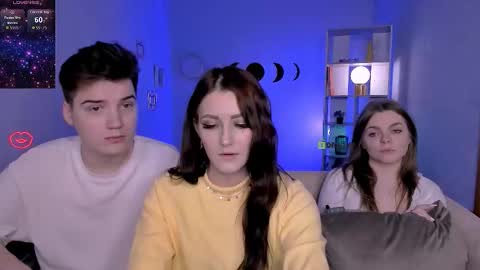 Snapshot of veronica_bubble chatting on 11, 11, 2025 Ronni online show from 11, 11, 2025