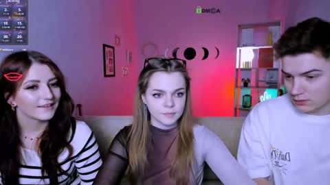 Snapshot of veronica_bubble chatting on 23, 11, 2025 Ronni online show from 23, 11, 2025