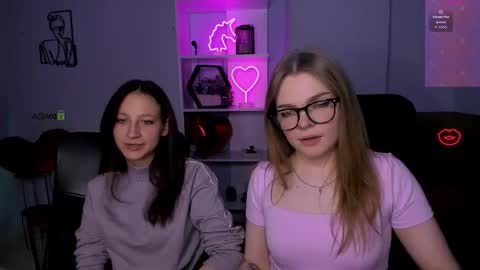 Snapshot of veronica_bubble chatting on 25, 11, 2025 Ronni online show from 25, 11, 2025