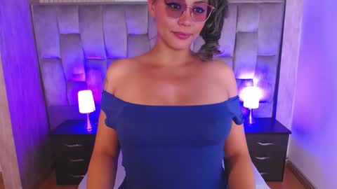 Snapshot of veronica_saenzz1 chatting on 2, 10, 2025 Vero online show from 2, 10, 2025