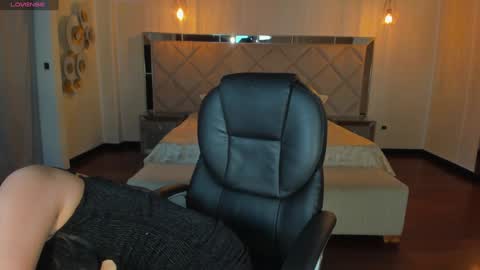 Snapshot of veronicacruz1 chatting on 1, 2, 2025 Vero online show from 1, 2, 2025