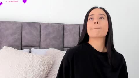 VeronicaTonu online show from 1, 3, 2025