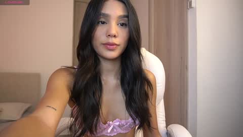 Snapshot of veroniqe_lounge chatting on 18, 2, 2026 V A L help me reach 100likes online show from 18, 2, 2026