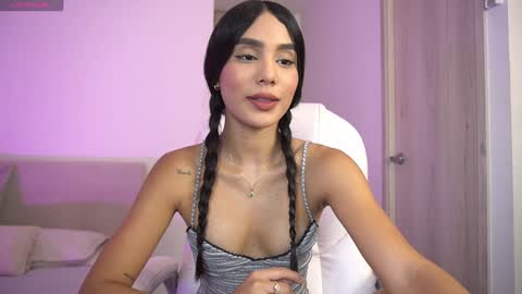 Snapshot of veroniqe_lounge chatting on 22, 2, 2026 V A L help me reach 100likes online show from 22, 2, 2026