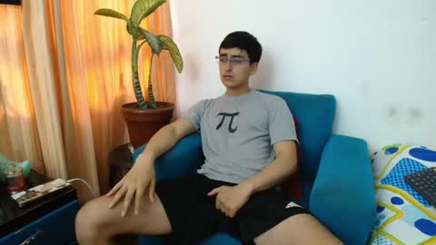Snapshot of versatileguuy chatting on 15, 5, 2026 versatileguuy online show from 15, 5, 2026