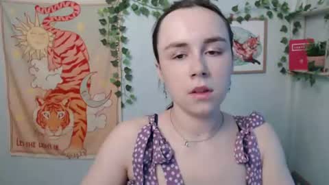 Snapshot of veryveryvery_shy chatting on 22, 6, 2026 veryveryvery_shy online show from 22, 6, 2026