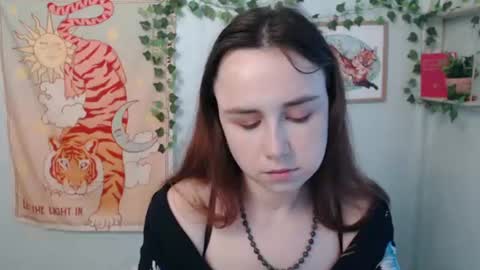 Snapshot of veryveryvery_shy chatting on 8, 7, 2026 veryveryvery_shy online show from 8, 7, 2026