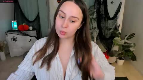 Snapshot of via_lattea_ chatting on 24, 10, 2025 Camilla online show from 24, 10, 2025