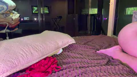 via_olala online show from 12, 11, 2025